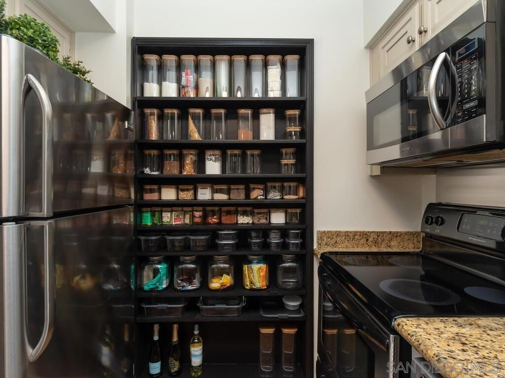 Image 15 of property listing at 1830 Avenida Del Mundo 403, Coronado, CA 92118