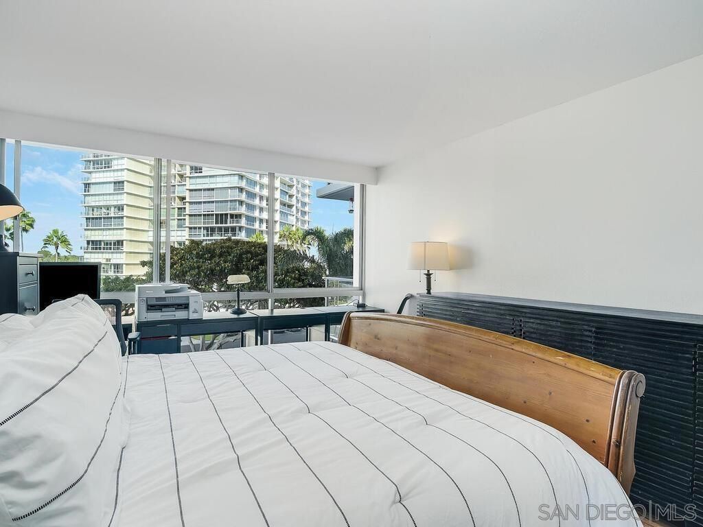 Image 16 of property listing at 1830 Avenida Del Mundo 403, Coronado, CA 92118