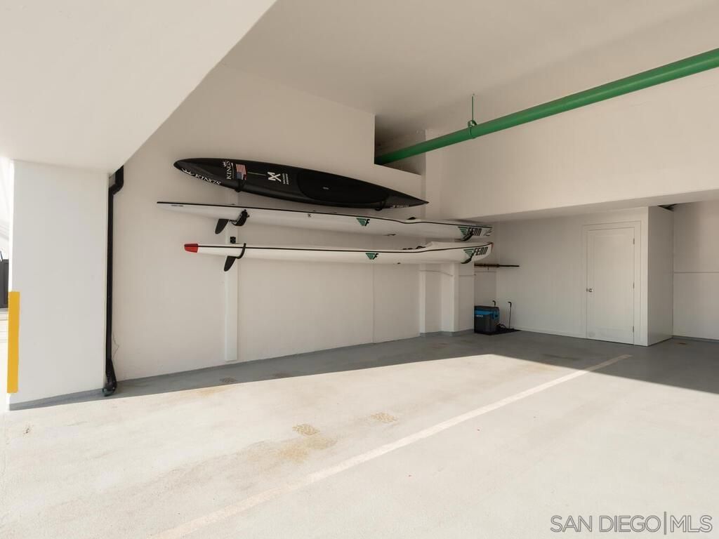 Image 2 of property listing at 1830 Avenida Del Mundo 403, Coronado, CA 92118