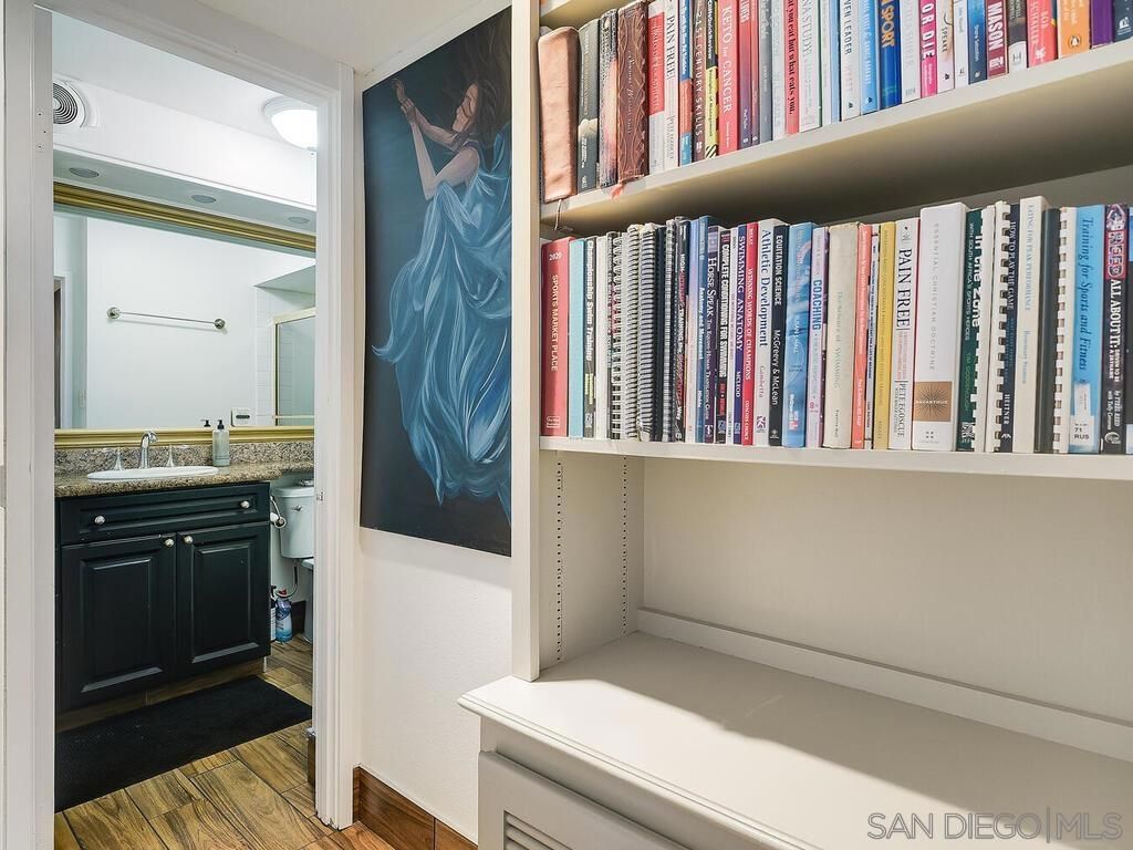 Image 22 of property listing at 1830 Avenida Del Mundo 403, Coronado, CA 92118