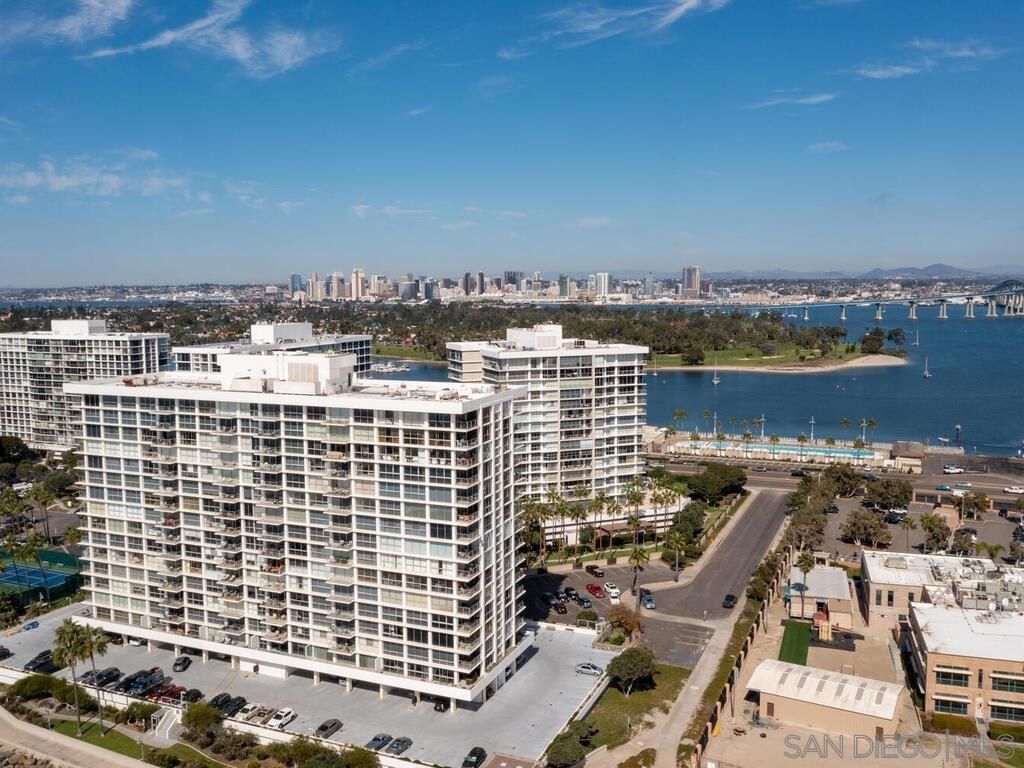 Image 25 of property listing at 1830 Avenida Del Mundo 403, Coronado, CA 92118