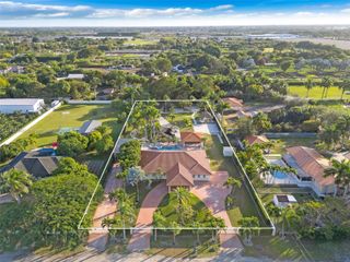 19790 SW 208th St, Miami, FL 33187