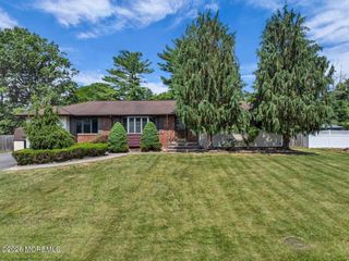 77 Schwinn Drive, Clark, NJ 07066