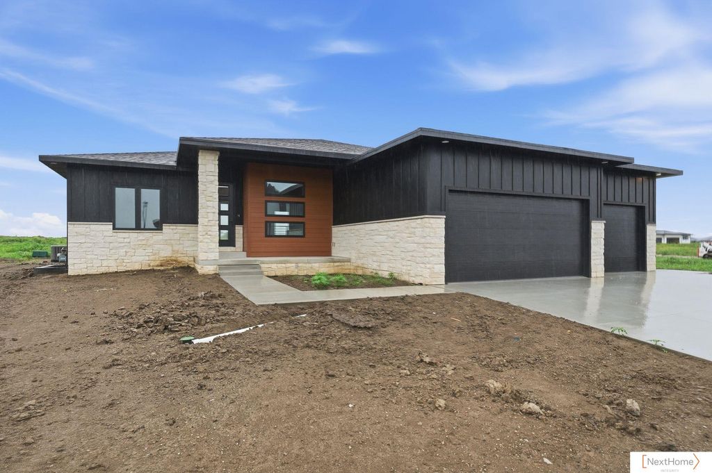 8921 Dragonfly Lane, Lincoln, NE 68526
