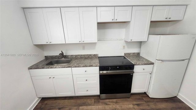 111 NW 152nd St 11, Miami, FL 33169