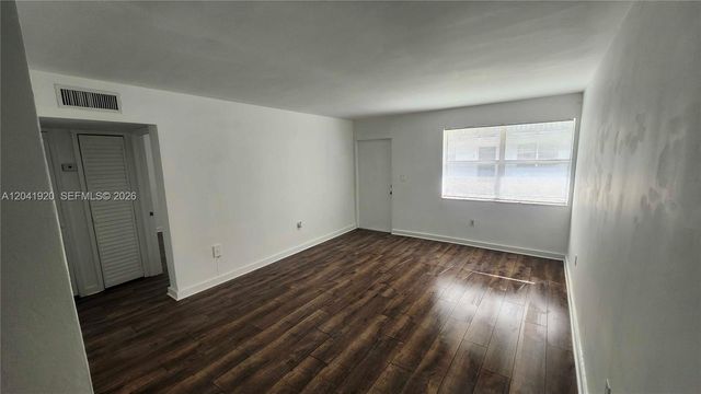 111 NW 152nd St 11, Miami, FL 33169