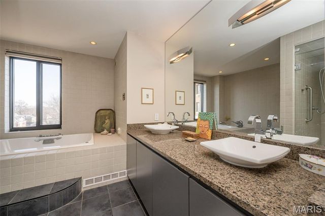 410 N Newstead Avenue 5S, St Louis, MO 63108