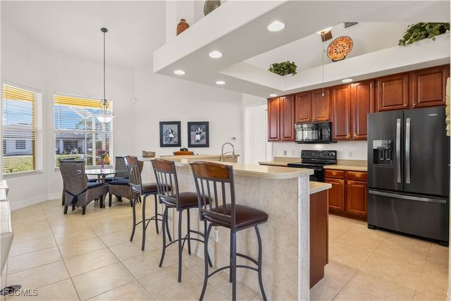 2905 NW 22nd PL, Cape Coral, FL 33993