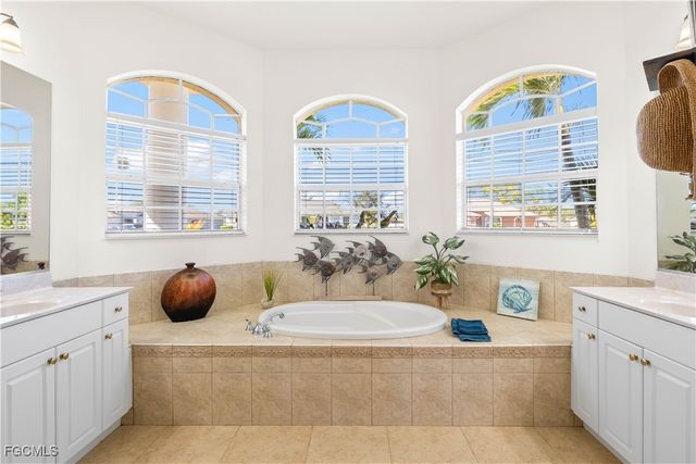 2905 NW 22nd PL, Cape Coral, FL 33993