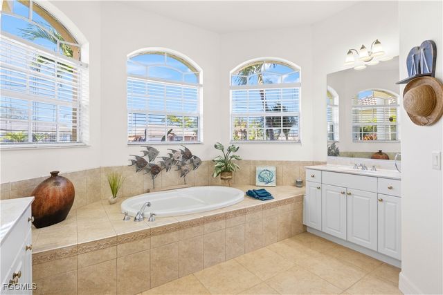 2905 NW 22nd PL, Cape Coral, FL 33993