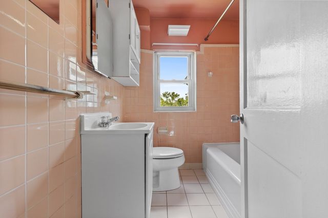 869 Granite St 2, Braintree, MA 02184