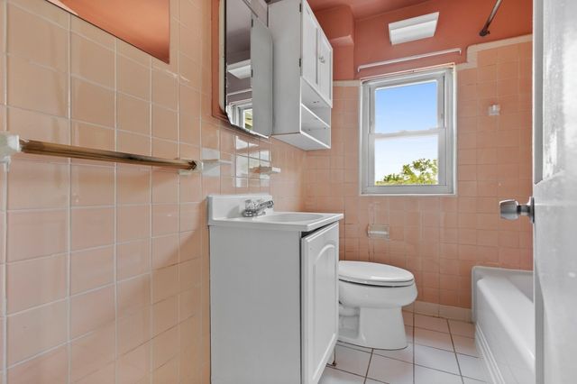 869 Granite St 2, Braintree, MA 02184