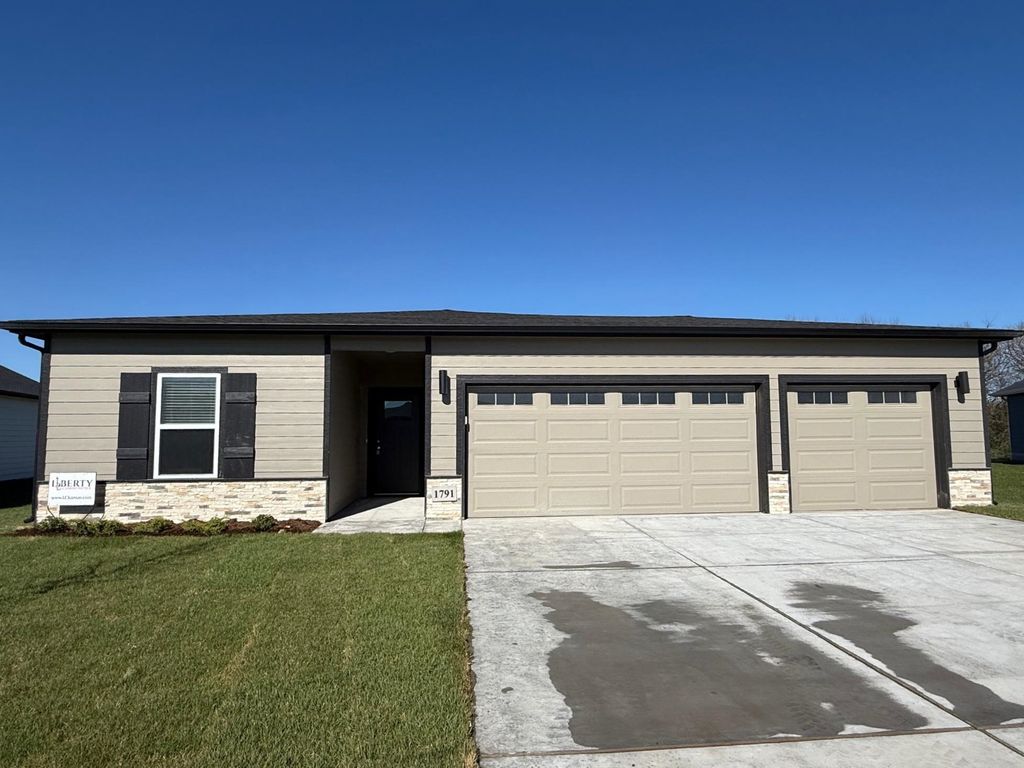 1791 W Redbud Lane, Goddard, KS 67052
