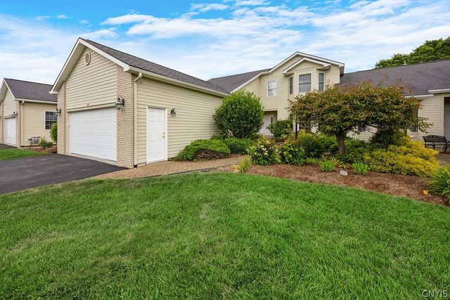 206 Falling Brook, Manlius, NY 13066