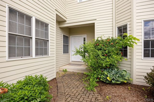 206 Falling Brook, Manlius, NY 13066