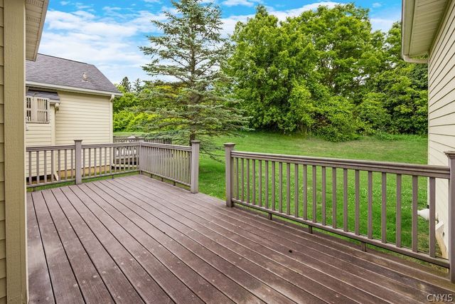 206 Falling Brook, Manlius, NY 13066