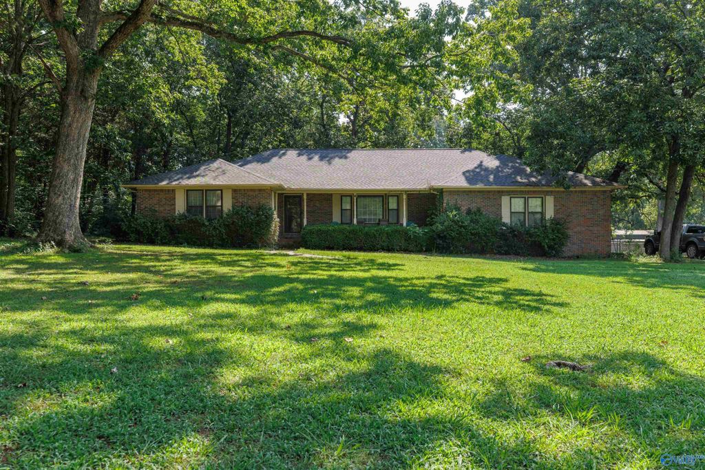 222 Dee Ann Road, Trinity, AL 35673