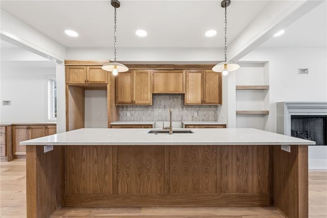 422 SE C Street, Bentonville, AR 72712