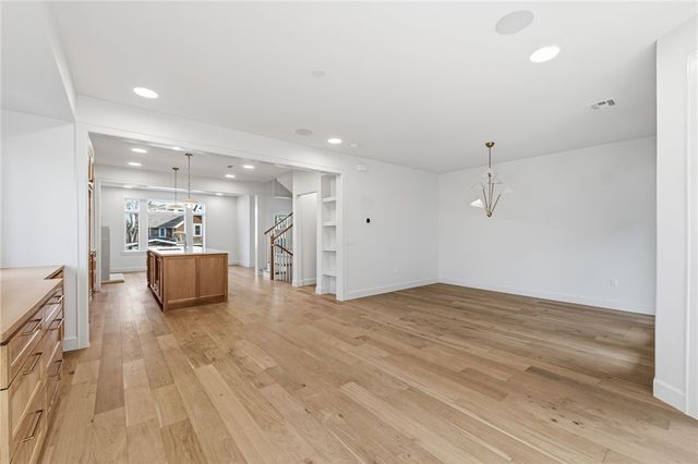 422 SE C Street, Bentonville, AR 72712