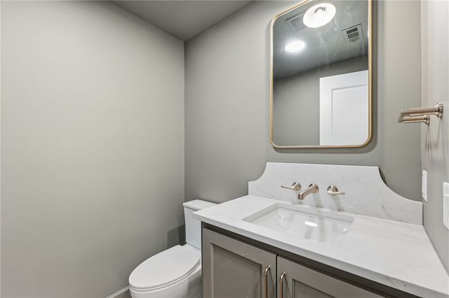 422 SE C Street, Bentonville, AR 72712