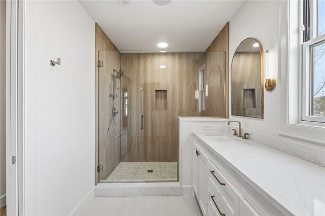 422 SE C Street, Bentonville, AR 72712