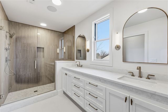 422 SE C Street, Bentonville, AR 72712