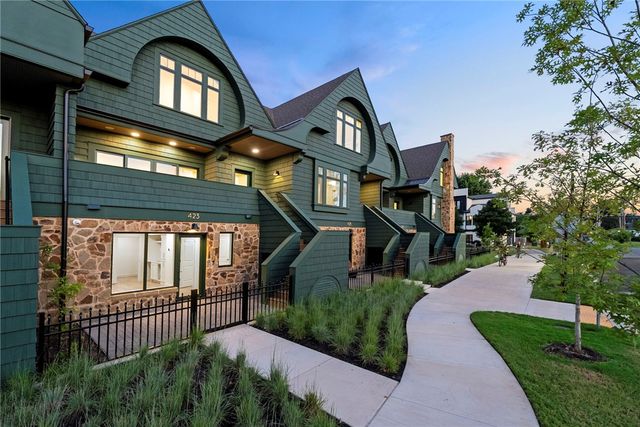 422 SE C Street, Bentonville, AR 72712