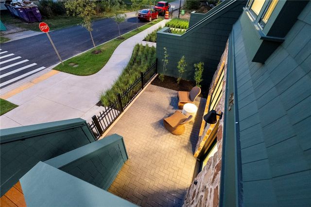 422 SE C Street, Bentonville, AR 72712