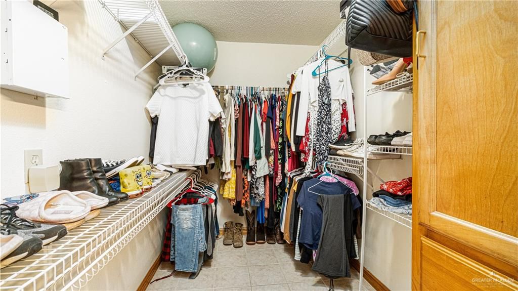 Image 11 of property listing at 713 Lake View Drive, Mission, TX 78572