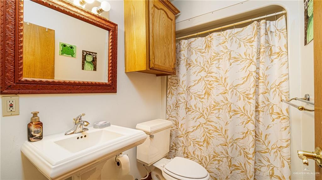 Image 14 of property listing at 713 Lake View Drive, Mission, TX 78572