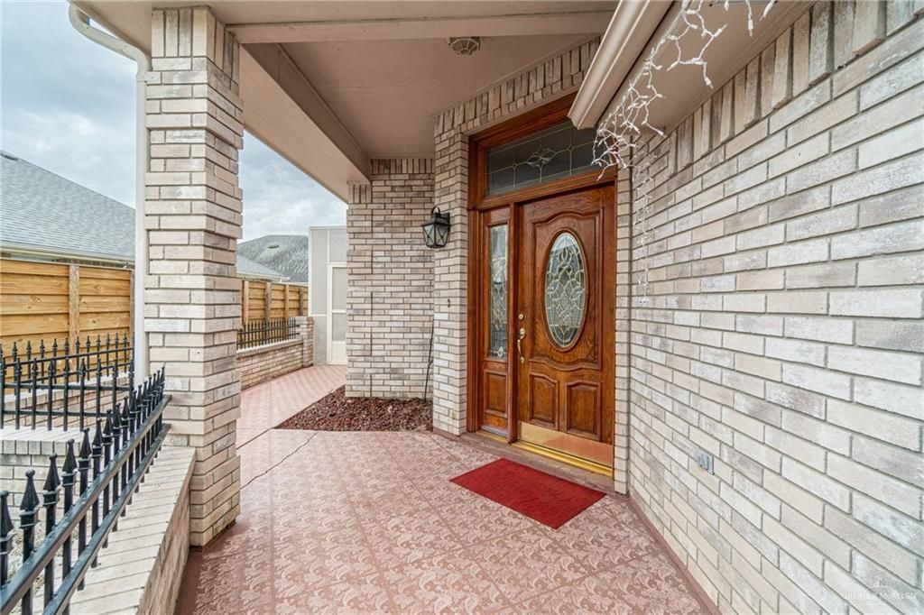 Image 2 of property listing at 713 Lake View Drive, Mission, TX 78572