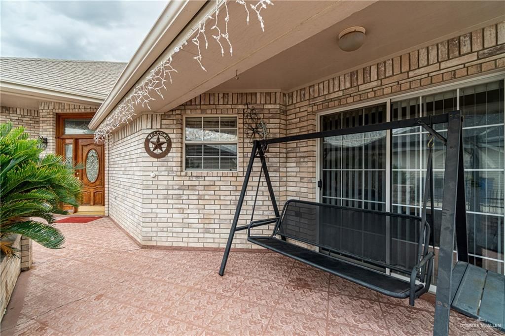 Image 3 of property listing at 713 Lake View Drive, Mission, TX 78572