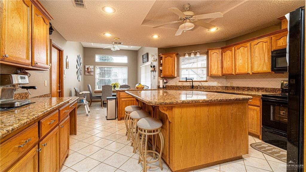 Image 6 of property listing at 713 Lake View Drive, Mission, TX 78572