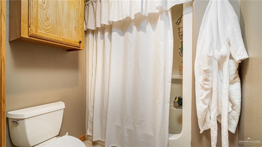 Image 9 of property listing at 713 Lake View Drive, Mission, TX 78572