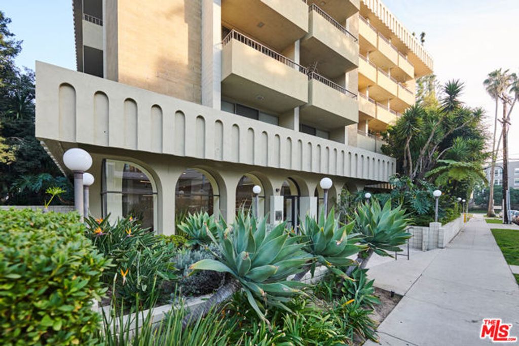 1300 Midvale Avenue 408, Los Angeles, CA 90024