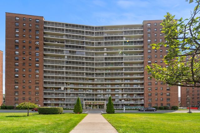 6135 98th St Apt 1J, New York City, NY 11374
