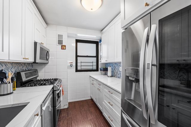 6135 98th St Apt 1J, New York City, NY 11374