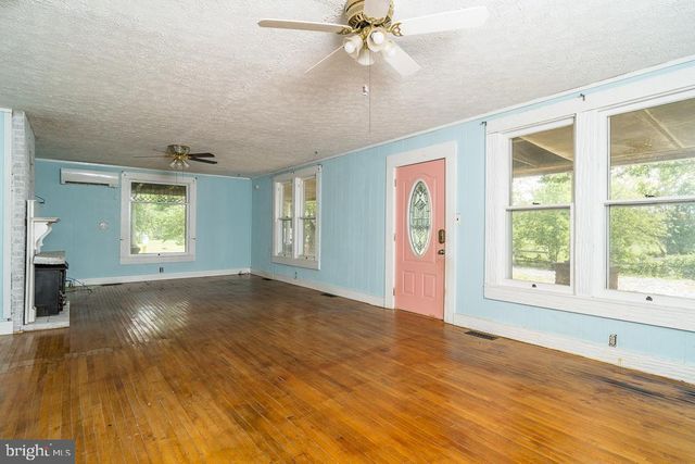2315 ROLLING RD S, Scottsville, VA 24590