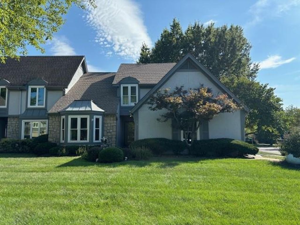 11915 Westgate Street, Overland Park, KS 66213