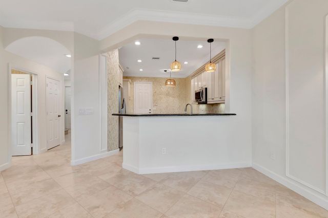 100 W Prive Circle, Delray Beach, FL 33445