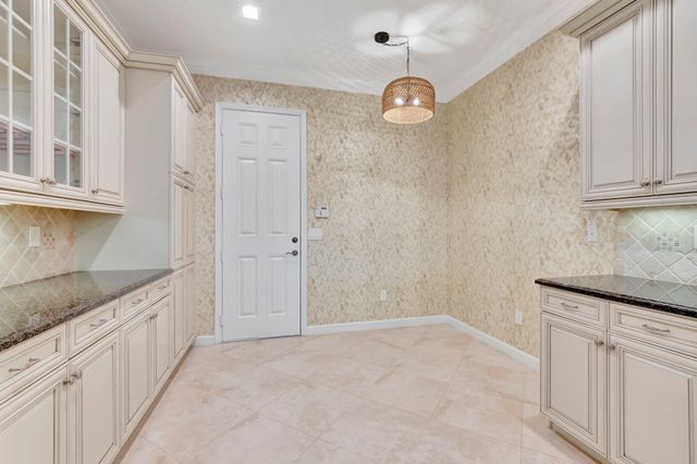 100 W Prive Circle, Delray Beach, FL 33445