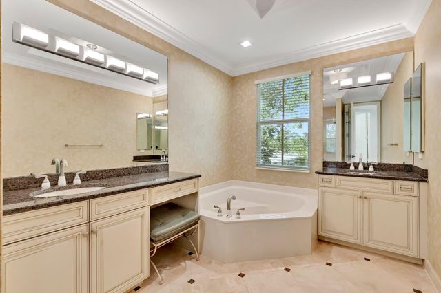 100 W Prive Circle, Delray Beach, FL 33445