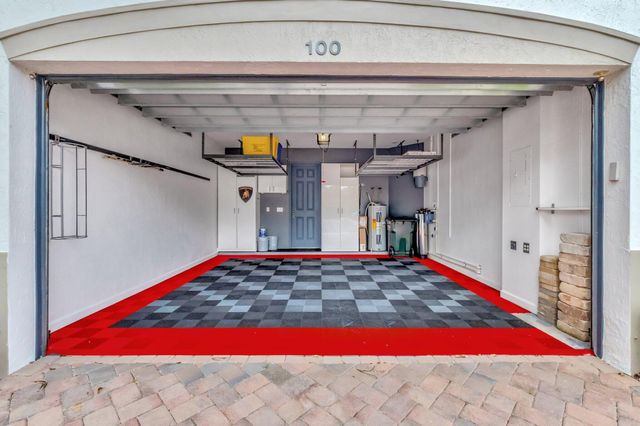 100 W Prive Circle, Delray Beach, FL 33445