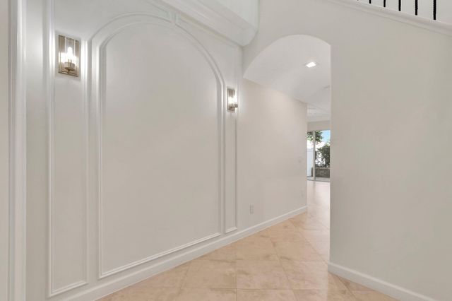 100 W Prive Circle, Delray Beach, FL 33445