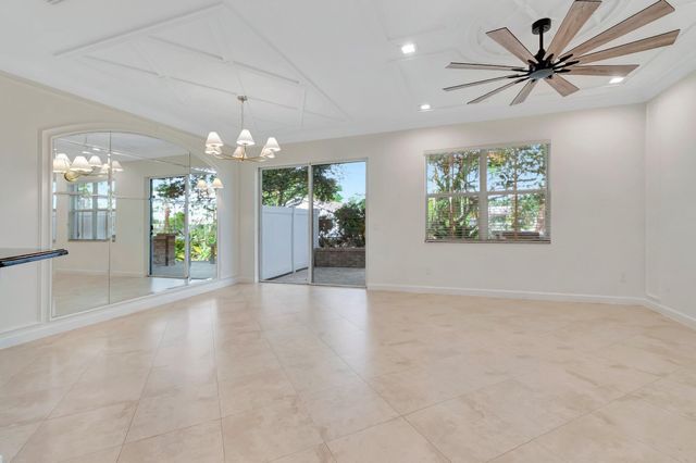 100 W Prive Circle, Delray Beach, FL 33445