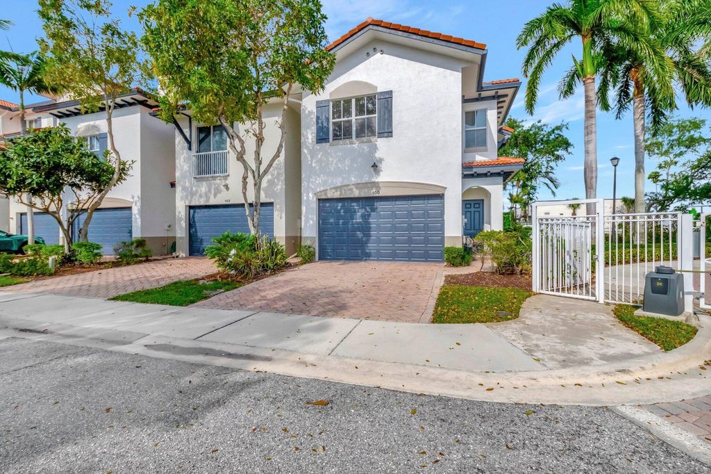100 W Prive Circle, Delray Beach, FL 33445