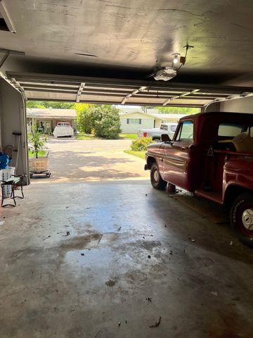 306 Sunset Drive, Comanche, TX 76442