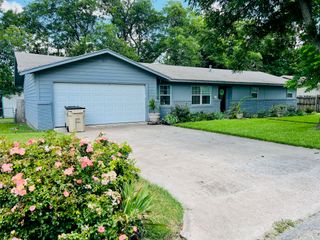 306 Sunset Drive, Comanche, TX 76442