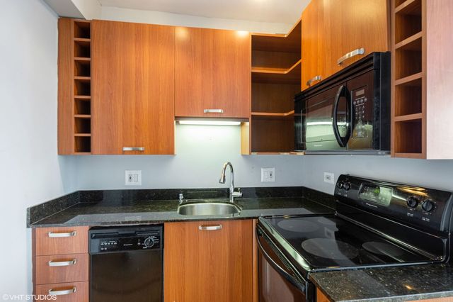 732 W Bittersweet Place 706, Chicago, IL 60613