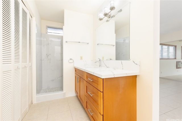 7223 Kuahono Street, Honolulu, HI 96825